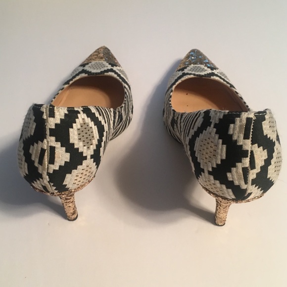 💎J. Renee black/off white pump w/gold toe & heel - Picture 6 of 8